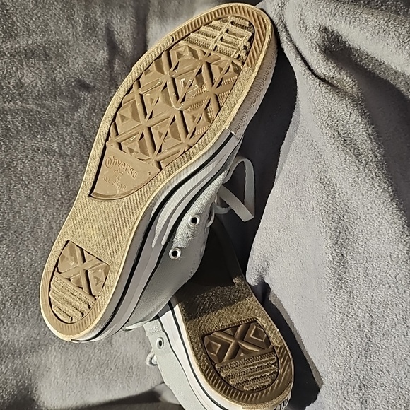 Converse light gray sneakers  size 8 - Picture 4 of 8